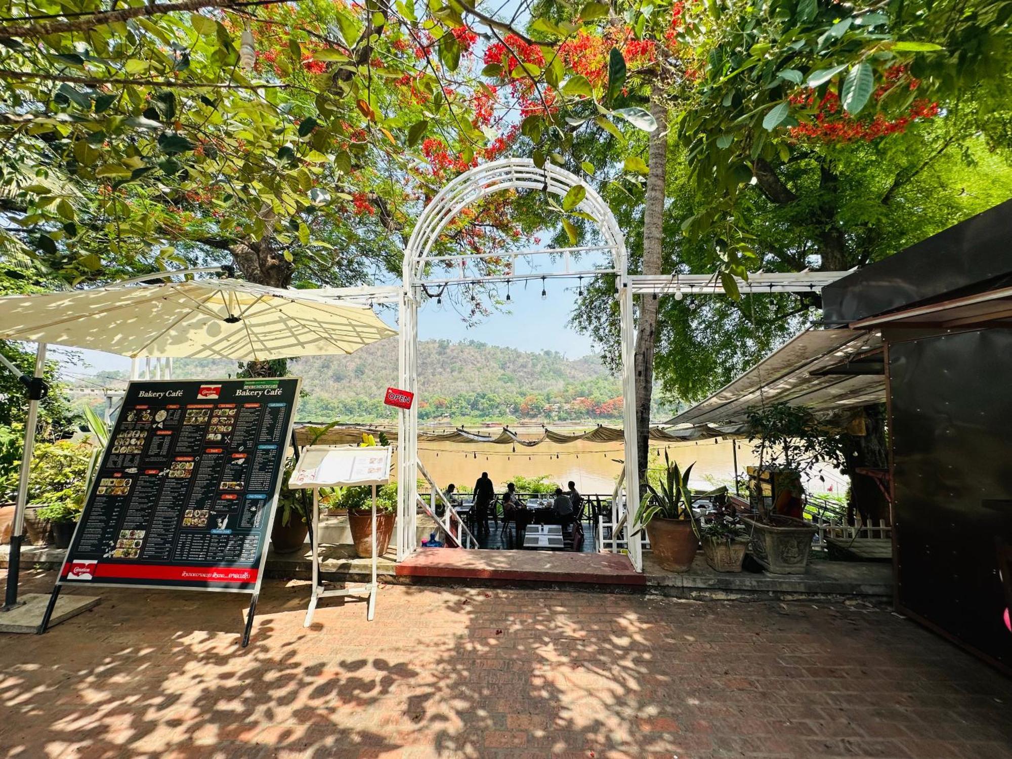 Villa Phonethip Mekong Riverside Луанг Прабанг Екстериор снимка